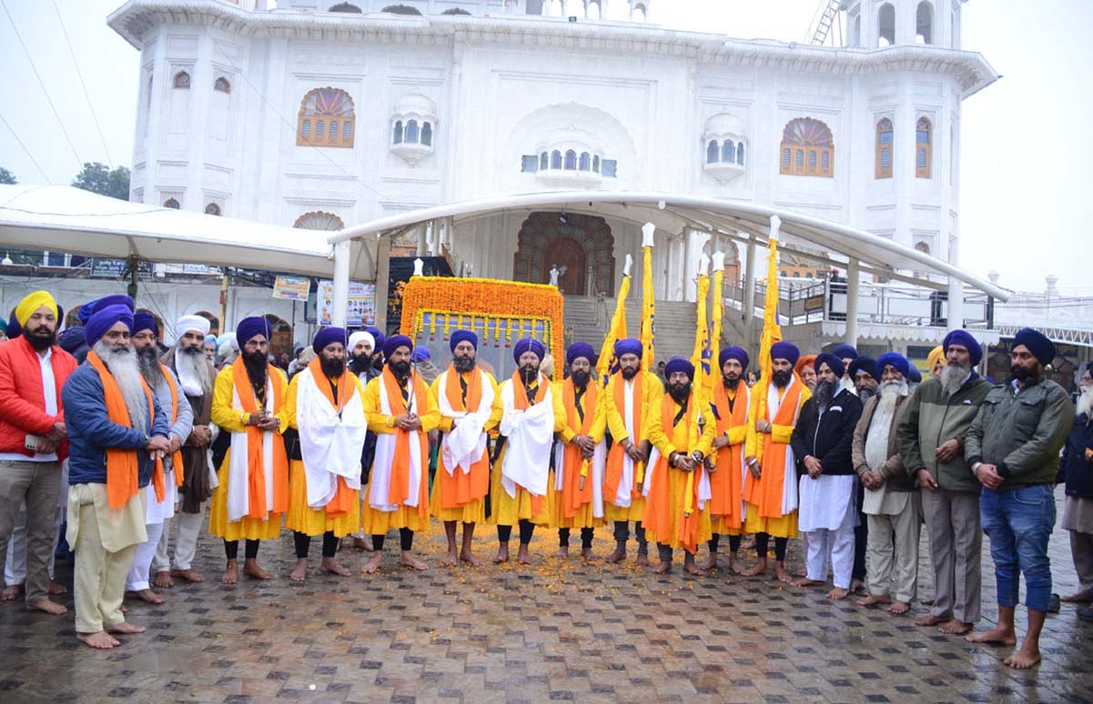 A huge Nagar Kirtan was taken out from Gurdwara Singh Shaheedan Sohana to Sri Fatehgarh Sahib in the memory of Mata Gujri Ji and Chote Sahibzadas.